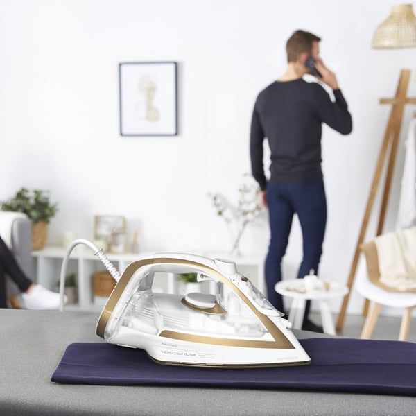 Tefal Puregliss FV8042 Kuiva- ja höyrysilitysrauta Durilium AirGlide Autoclean -pohja 3000 W Pronssi. Valkoinen