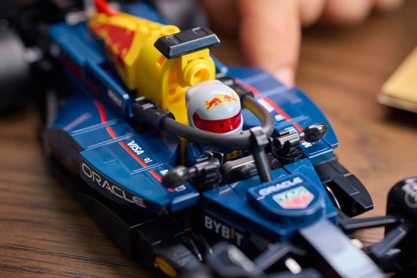 LEGO SPEED CHAMPIONS 77243 Oracle Red Bull Racing RB20 F1 -kilpa-auto