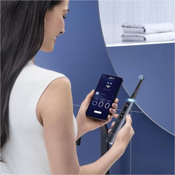 Oral-B iO 9 sähköhammasharja - musta - 1 harjaspää - 1 matkalaturikotelo - 1 magneettinen pussi