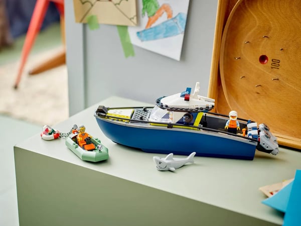 LEGO CITY 60456 Poliisiveneen takaa-ajo