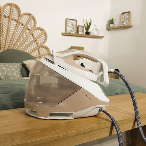 Tefal Pro Express Eco GV9E22E0 höyrysilitysrauta 2200 W 1,8 L Durilium AirGlide Autoclean -pohja Beige. Valkoinen