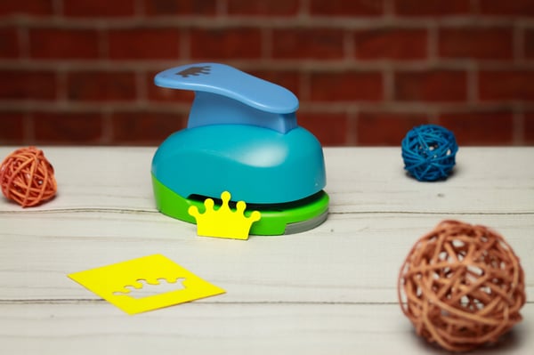 Koristeellinen paperireikäreikä 2,5 cm Kruunu