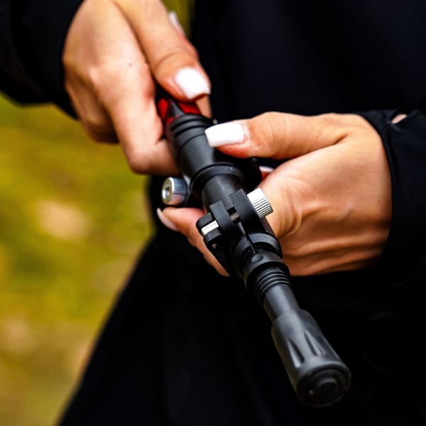 Røde justerbare vandrestave - Standard K02