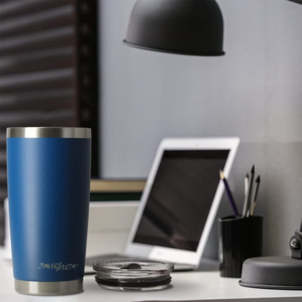 Suuri teräksinen termosmuki 600ml - sininen