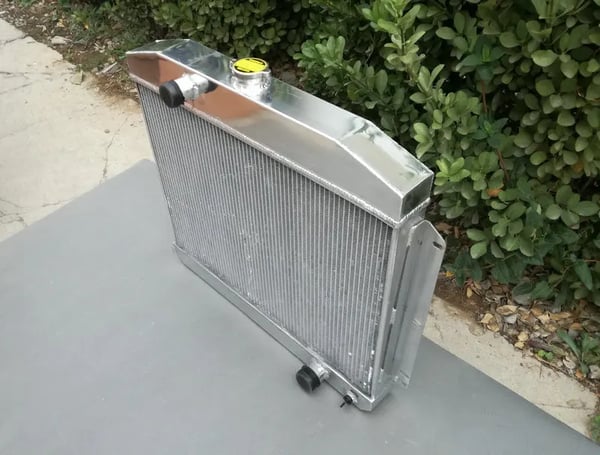 Aluminiumkøler, kerne størrelse 450 mm x 648 mm x 62 mm, øverste udløb 38 mm, nederste udløb 45 mm, kompatibel med Mercury W/Chevy 350 5.7 V8