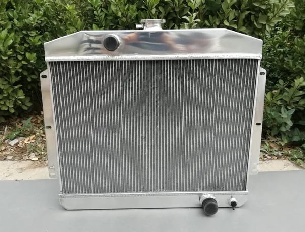 Aluminiumkøler, kerne størrelse 450 mm x 648 mm x 62 mm, øverste udløb 38 mm, nederste udløb 45 mm, kompatibel med Mercury W/Chevy 350 5.7 V8