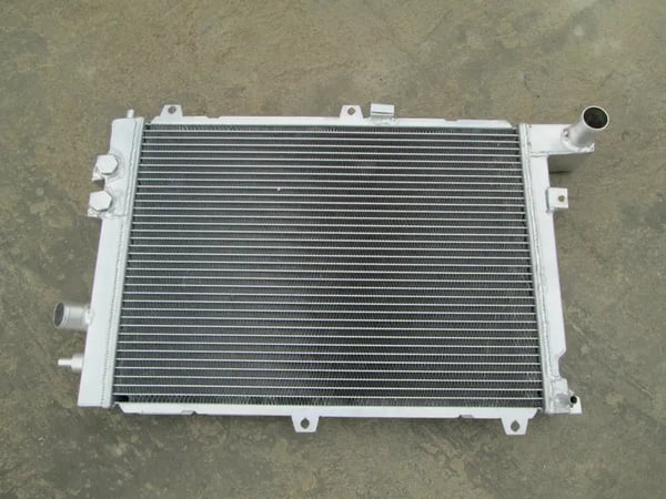 Radiator, Materiale: Legeret Aluminium, Kerne Størrelse: 495 mm x 360 mm x 50 mm, Samlede Dimensioner: 695 mm x 410 mm x 75 mm