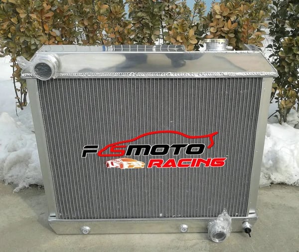 Radiator i aluminium, passer til 1963-1966 Chevy C10/C20/C30, kerne størrelse 580mm x 440mm, samlet størrelse 640mm x 570mm, 3 rækker