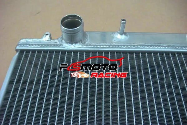 Radiator, Kerne Størrelse 905mm x 450mm x 52mm, Samlet Størrelse 925mm x 545mm, Indløb 34mm, Udløb 34mm, 3 Række Design