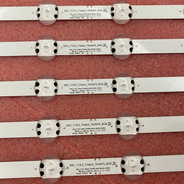 LED Baggrundsbelysningsstrimmel, 834mm Længde, 11 LED'er, Kompatibel med 75UM7000PLA, 75UN7070PUC, Standard Dioder