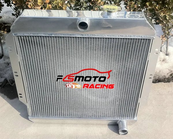 Radiator, Aluminium, Kerne Størrelse 540mm x 475mm, Samlet Størrelse 665mm x 610mm, Indløbsdiameter 38mm, Udløbsdiameter 45mm