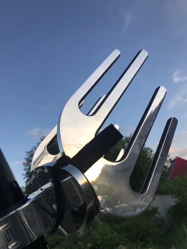Combo-teline, alumiini, 2,5 tuuman puristuskoko, pitää 2 wakeboardia ja 1 surffilautaa, kaksois-wakeboard- ja surffilautatyyppi