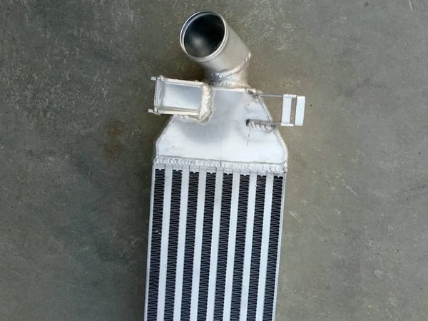 Intercooler, Legeret Aluminium, 600mm x 136mm x 65mm, Kompatibilitet: Ford Focus MK2/II 2.5 ST225, Ydelse: Forbedret luftstrøm