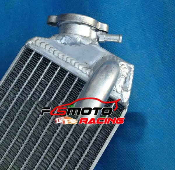 Aluminiumkøler, kraftig design, øget kølekapacitet, passer til Kawasaki KX125 modeller.