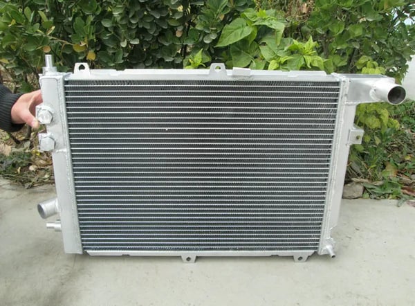 Radiator, Materiale: Legeret Aluminium, Kerne Størrelse: 495 mm x 360 mm x 50 mm, Samlede Dimensioner: 695 mm x 410 mm x 75 mm