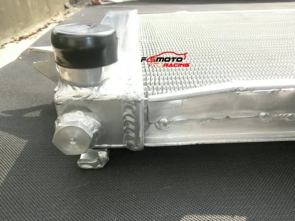Aluminiumkøler, 30% Mere Køleeffektivitet, OEM Kompatibilitet, TIG Svejset Konstruktion, Holdbart Aluminiumsmateriale, Designet til Volvo-modeller