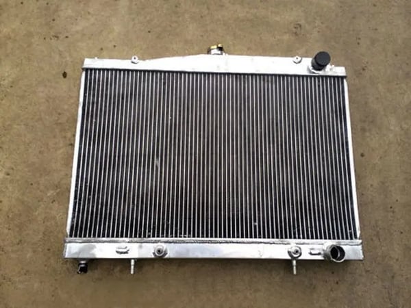 Radiator, Legeret Aluminium, Kerne Størrelse 645mm x 400mm x 50mm, Samlet Størrelse 665mm x 495mm x 60mm, Indløbs/Udløbs Størrelse 35mm x 35mm