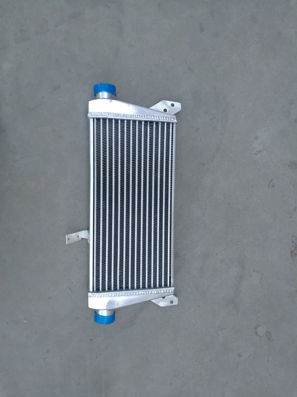 Intercooler, Aluminiumkonstruktion, Kerne størrelse 457mm x 234mm x 41mm, Samlet størrelse 637mm x 320mm x 65mm, Indløb/Udløb 50mm