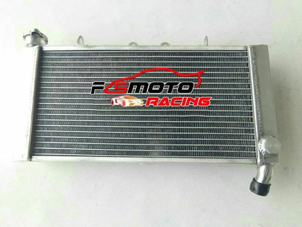 Aluminiumkøler, præcist tilpasset til CBR600F2, letvægts- og holdbar konstruktion, egnet til modeller fra 1991-1994.