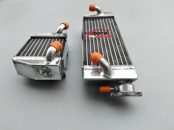 Radiator, Aluminium Material, Optimerad Kylprestanda, Precisionstillpassning för KTM-modeller, Lättviktskonstruktion, Förbättrad Hållbarhet