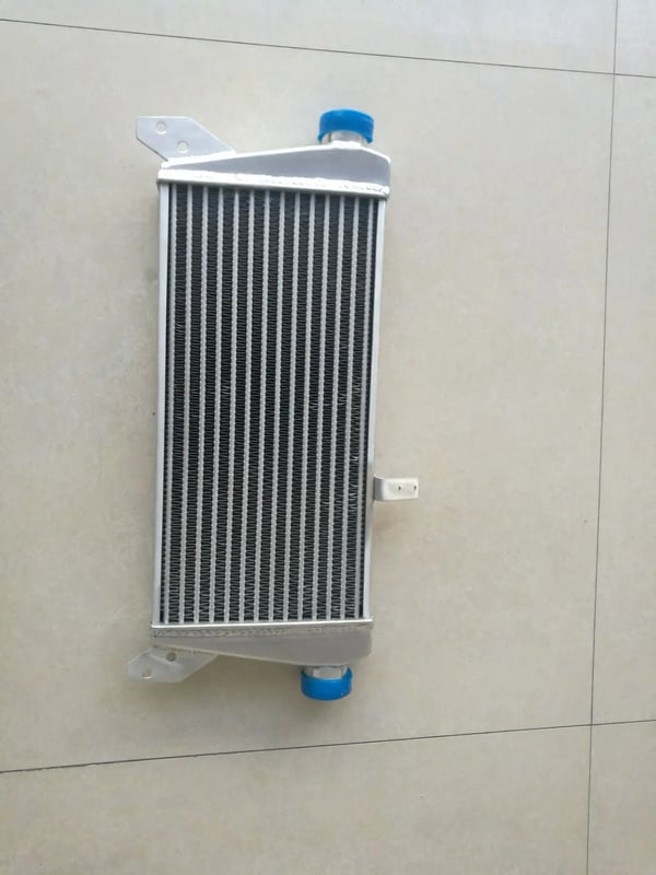 Intercooler, Aluminiumkonstruktion, Kerne størrelse 457mm x 234mm x 41mm, Samlet størrelse 637mm x 320mm x 65mm, Indløb/Udløb 50mm