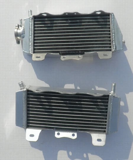 Aluminiumkøler, Forbedret køleeffektivitet, Holdbar konstruktion, Direkte pasform til 2006 Yamaha YZ450F, Forbedret ydeevne, Letvægtsdesign