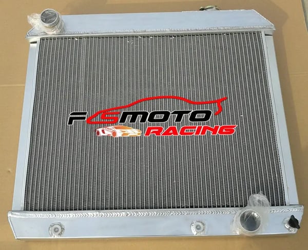 Radiator i aluminium, passer til 1963-1966 Chevy C10/C20/C30, kerne størrelse 580mm x 440mm, samlet størrelse 640mm x 570mm, 3 rækker