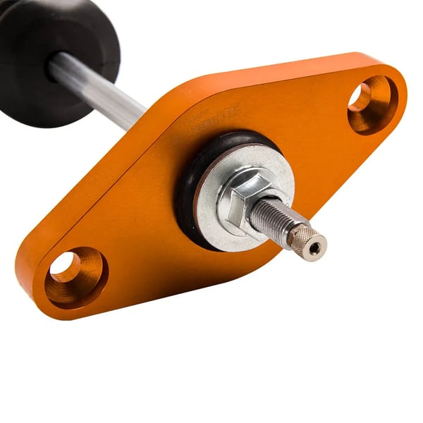 Coilover-jousitus, 24-suuntaisesti säädettävä iskunvaimennin, etujousen jäykkyys 6 kg/mm, takajousen jäykkyys 9 kg/mm, pituus 63 cm, paino 24 kg