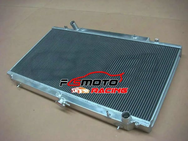 Radiator, Kerne Størrelse 905mm x 450mm x 52mm, Samlet Størrelse 925mm x 545mm, Indløb 34mm, Udløb 34mm, 3 Række Design