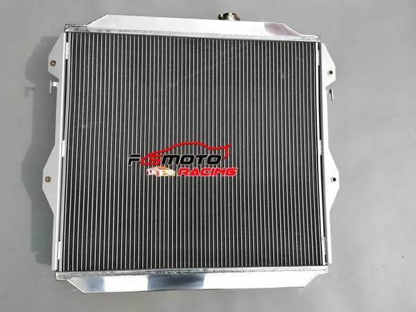 Aluminiumradiator, kerne størrelse 640mm x 575mm x 42mm, samlet størrelse 720mm x 680mm x 60mm, indløbs/udløbs diameter 38mm, rækkeantal 2