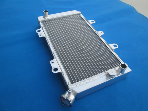 Køler, aluminium materiale, direkte pasform design, passer til YAMAHA QUAD GRIZZLY 2002-2008, forbedret køleydelse