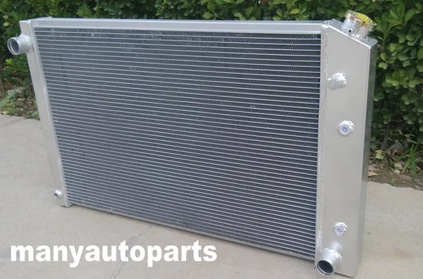 Radiator og Ventilator Sæt til Chevy GMC Truck, Aluminium Konstruktion, Optimal Køleydelse, Nem Installation