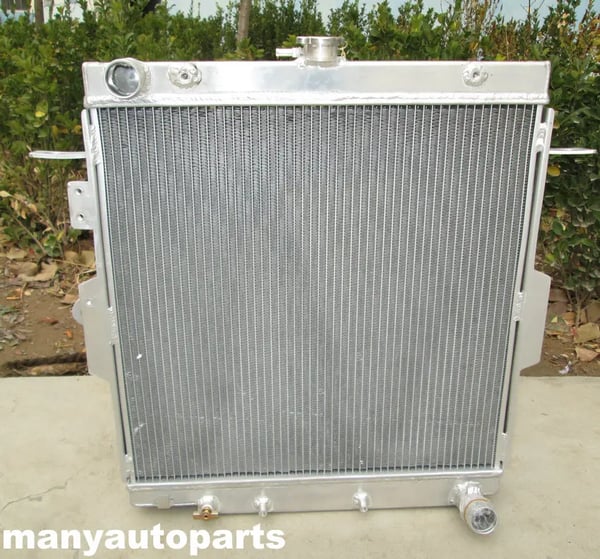 Radiator, legeringsmateriale, passer til store SUV-modeller HZJ70/HZJ73/HZJ75/HZJ77, forbedret køleeffektivitet, letvægtsdesign, holdbar konstruktion