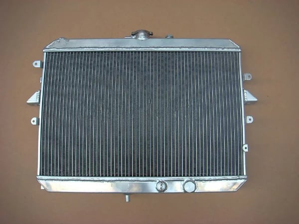 Aluminiumradiator, Legeret aluminium, Standardmål for kompatibilitet, Kompatibel med Econovan / Mazda E2000, Høj termisk effektivitet