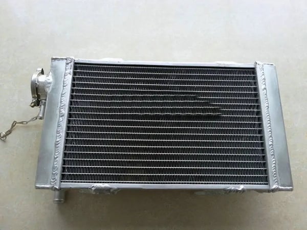 50MM Racing Aluminium Radiator, Skræddersyet til Go Karts, Letvægtsdesign, Optimal Køleydelse