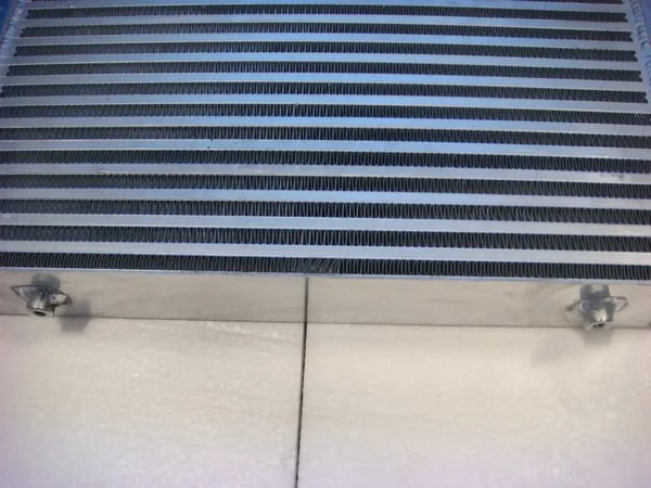 Intercooler, Legeret Aluminium, Samlede Dimensioner 605 x 110 x 52 mm, Kerne Størrelse 450 x 300 x 75 mm, Kompatibilitet Frontmonterede Applikationer