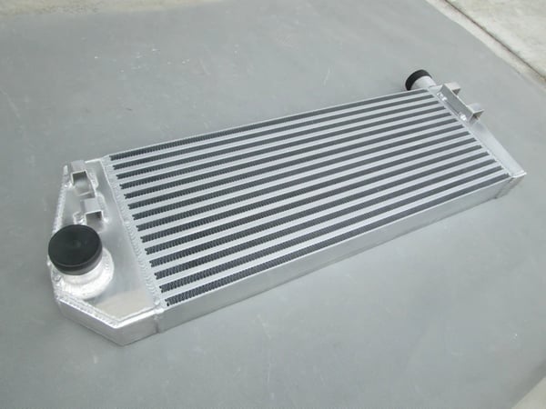 Intercooler, Legeret aluminium, Forbedret køleeffektivitet, Renault Megane II kompatibilitet, Frontmonteret design, Holdbar konstruktion