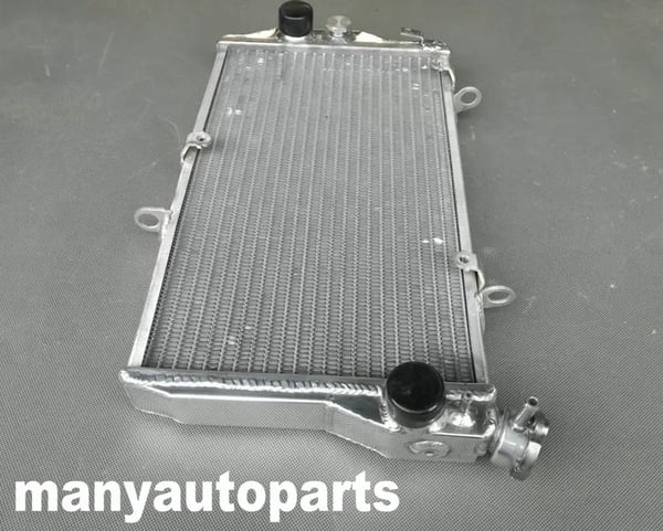 Radiator, 7" blæser, aluminiumskonstruktion, 40% forbedret køling, kompatibel med sportscykler 1997-1998, vægt 2,58 kg