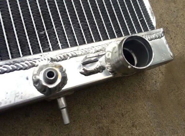 Radiator, Legeret Aluminium, Kerne Størrelse 645mm x 400mm x 50mm, Samlet Størrelse 665mm x 495mm x 60mm, Indløbs/Udløbs Størrelse 35mm x 35mm