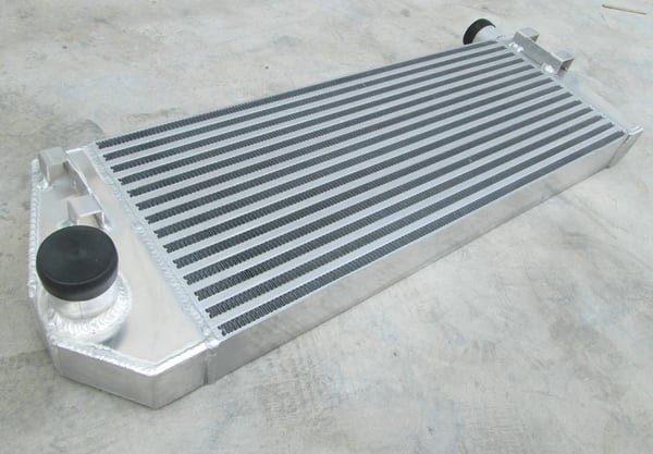 Intercooler, Legeret aluminium, Forbedret køleeffektivitet, Renault Megane II kompatibilitet, Frontmonteret design, Holdbar konstruktion