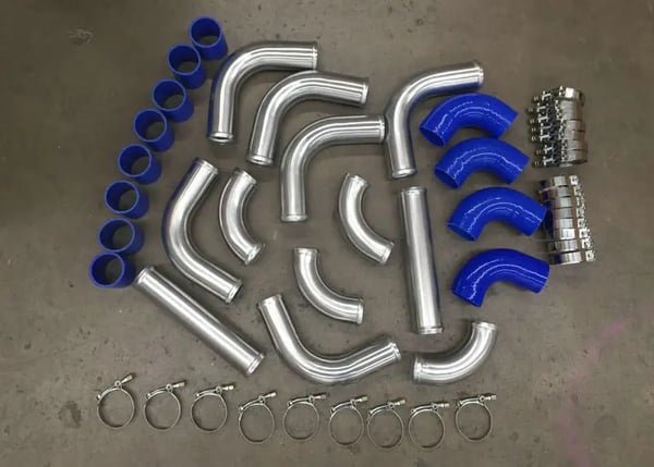 Intercooler Turbo Rørkit, 2,5 tommer, 12 stykker, Legeret Aluminium Materiale, Rørtykkelse 2,25 mm, Alsidig Kompatibilitet