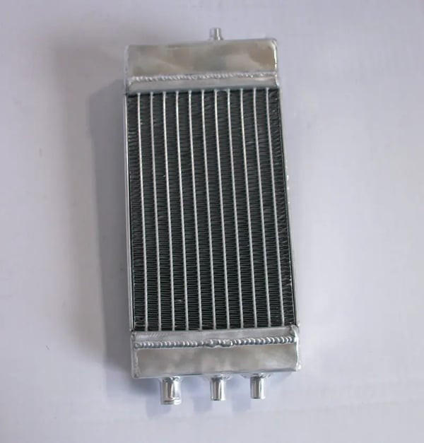 Aluminiumkøler, Passer til 2000-2005 Derbi Senda 50 cc, Modelnummer DRD 50 cc MY06 2000-2013, Letvægtsdesign, Forbedret varmeafledning