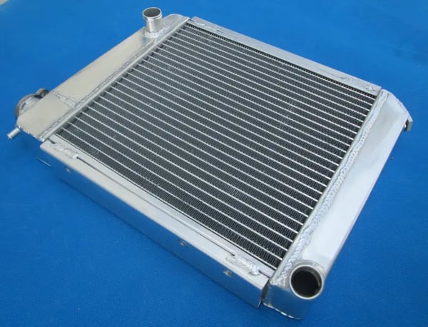 4 ROW Radiator, Perfekt pasform til Mini Cooper S 1275 GT, inkluderer skærm og blæser, holdbar konstruktion