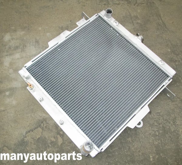 Radiator, legeringsmateriale, passer til store SUV-modeller HZJ70/HZJ73/HZJ75/HZJ77, forbedret køleeffektivitet, letvægtsdesign, holdbar konstruktion