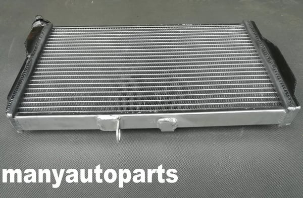 Radiator, 7" blæser, aluminiumskonstruktion, 40% forbedret køling, kompatibel med sportscykler 1997-1998, vægt 2,58 kg