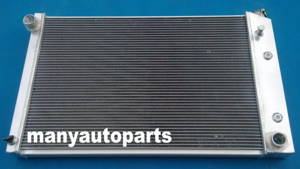 Aluminiumkøler, kerne størrelse 478 mm x 717 mm x 56 mm, samlet størrelse 524 mm x 856 mm x 116 mm, indgang 38 mm, udgang 40 mm