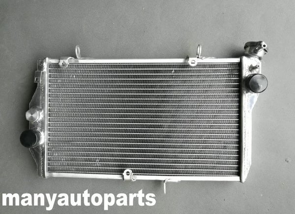 Radiator, 7" blæser, aluminiumskonstruktion, 40% forbedret køling, kompatibel med sportscykler 1997-1998, vægt 2,58 kg