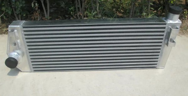 Frontmonteret Aluminium Intercooler, Optimeret Køleydelse, Letvægtsdesign, Perfekt Pasform til RENAULT MEGANE