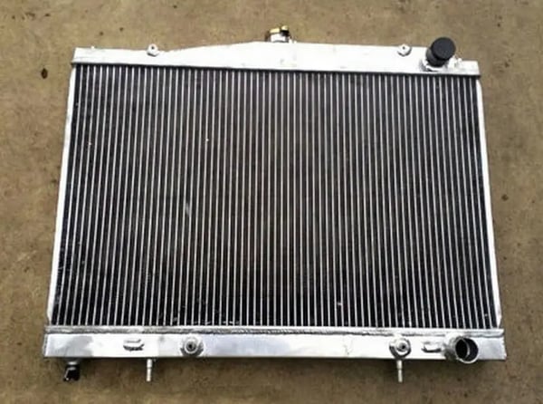 Radiator, Legeret Aluminium, Kerne Størrelse 645mm x 400mm x 50mm, Samlet Størrelse 665mm x 495mm x 60mm, Indløbs/Udløbs Størrelse 35mm x 35mm