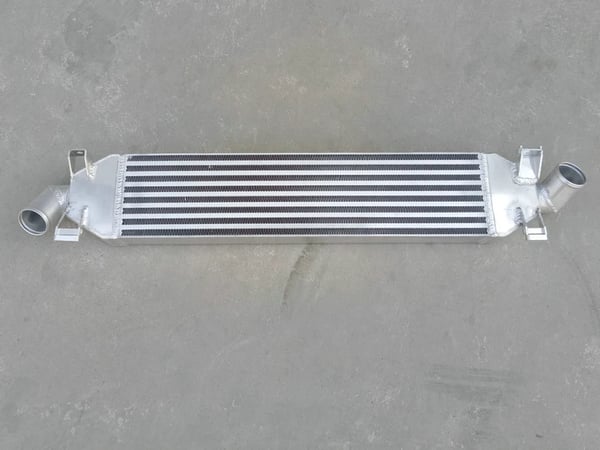 Intercooler, Aluminium Materiale, Skræddersyet Pasform, Ford Focus MK2 Kompatibilitet, Forbedrer Motorpræstation, Direkte Pasform Erstatning
